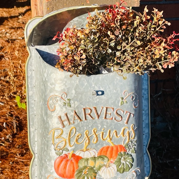 *Harvest Blessings Pumpkin Metal Post Box - Picture 10 of 12